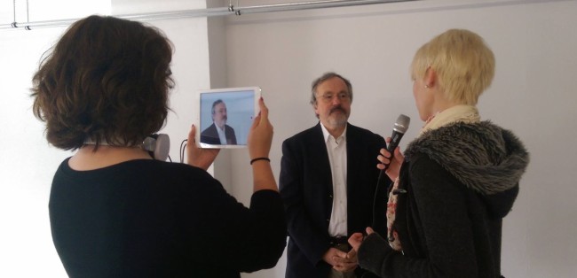Mobiles Video-Interview mit einem iPad (Bild: Tobias Schwarz/Collaboratory, CC BY 4.0)