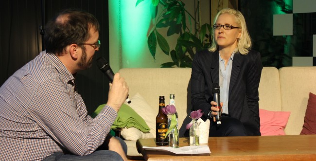 Betahaus-Geschäftsführer Lars Brücher im Gespräch mit Juliane Leopold (Bild: Alexandra von Heyl/Netzpiloten, CC BY 4.0)