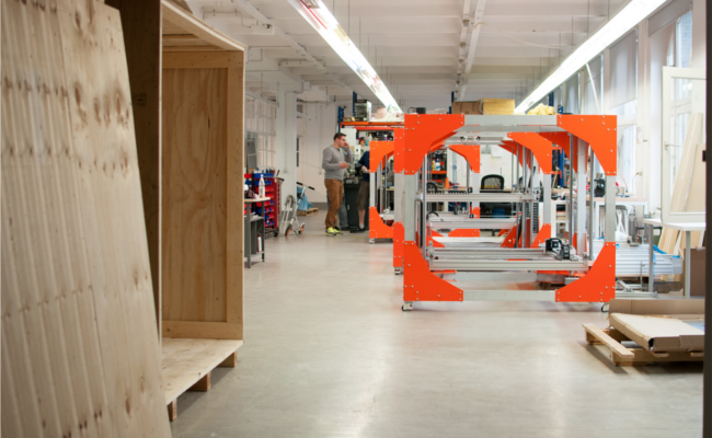 Fertigungshalle (Bild: Lars Sobiraj)