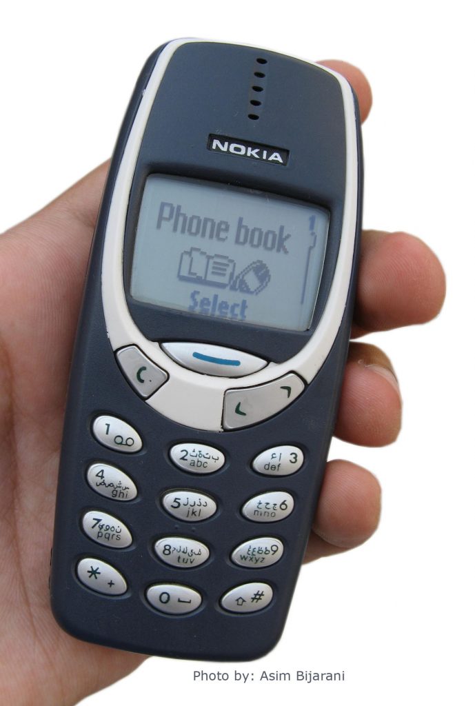 Nokia 3310 (adapted) (Image by Asim Bijarani [CC BY 2.0] via flickr)