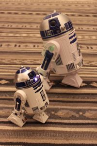 R2D2 Vergleich Disneystore