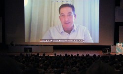 Greenwald beim 30C3 (Bild: Jakob Steinschaden)