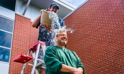 John Maino performs the #ALSicebucketchallenge (Image: Rauglothgor [CC BY-SA 4.0], via Wikimedia)