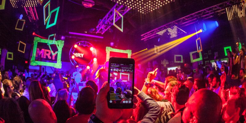 Using Meerkat App at Nas Concert at MRY SXSW party (adapted) (Image by Anthony Quintano [CC BY 2.0] via Flickr)
