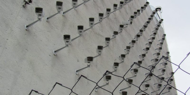 spy en la calle Almortas (adapted) (Image by Marta Nimeva Nimeviene [CC BY 2.0] via Flickr)