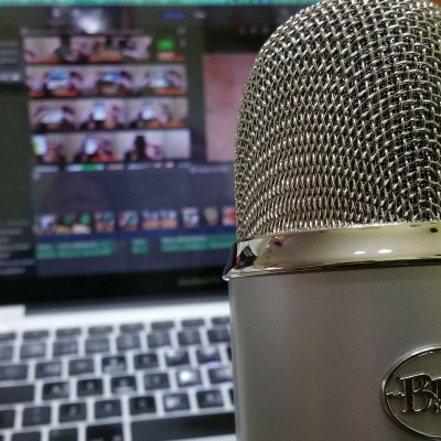 Mikrofon (image by Ivsu [CC0] via pixabay)