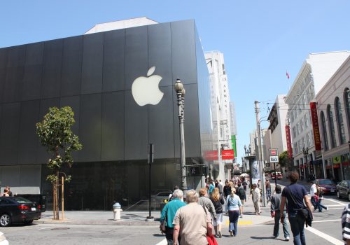 Apple Store San Francisco (adapted) (Image by Christian Rasmussen [CC BY-SA 2.0] via Flickr)