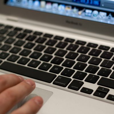 Macbook Air Keyboard - Macworld 2008 (adapted) (Image by randy stewart [CC BY-SA 2.0] via Flickr)