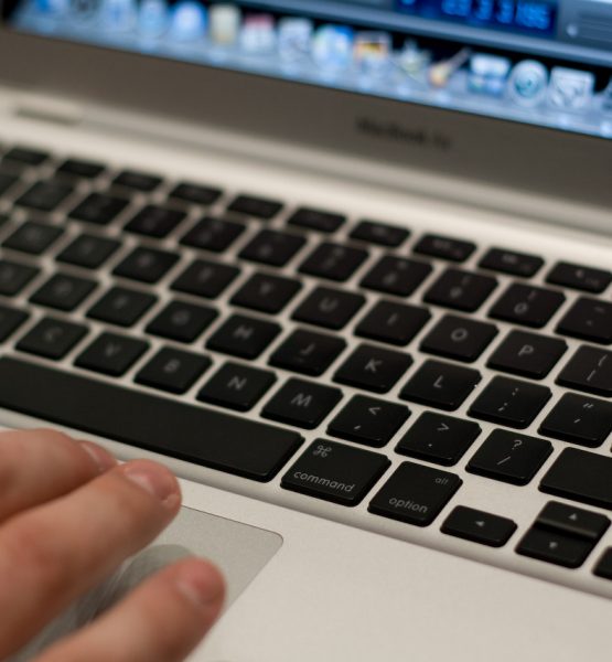 Macbook Air Keyboard - Macworld 2008 (adapted) (Image by randy stewart [CC BY-SA 2.0] via Flickr)