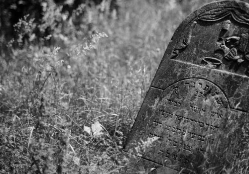 Tombstone in Jewish cemetery (adapted) (Image by Jakub Jankiewicz [CC BY-SA 2.0] via Flickr)