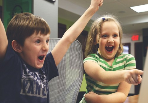 Autoplay bei Facebook und Twitter deaktivieren (Image by StartupStockPhotos [CC0 Public Domain], via Pixabay)