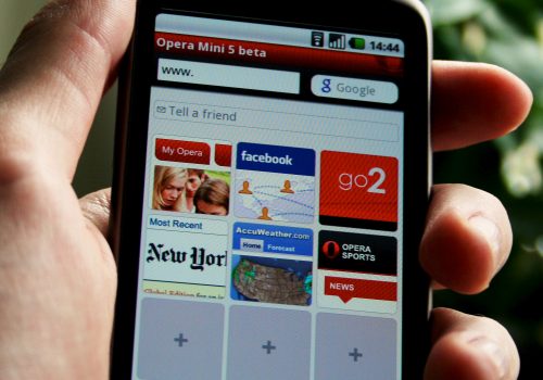 Opera Mini 5 Beta (adapted) (Image by Johan Larsson [CC BY 2.0] via Flickr)