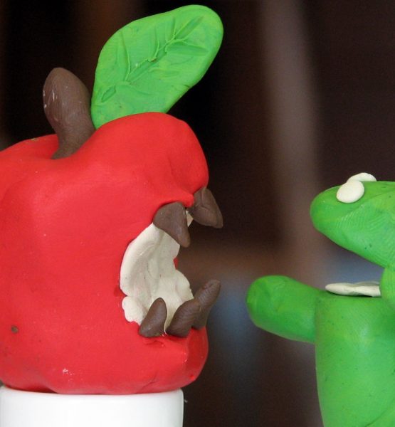 The raging battle between Apple's iPhone and Google's Android (adapted) (Image by Tsahi Levent-Levi [CC BY-SA 2.0] via Flickr)