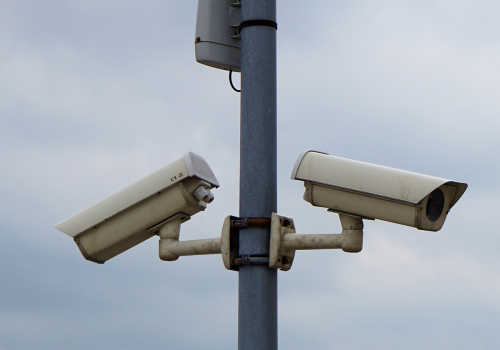 Kamera Überwachung (adapted) (Image by webandi [CC0 Public Domain] via Pixabay)