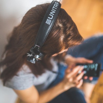 Playlisten sortieren nicht nur unsere Musik (Image by kaboompics [CC0 Public Domain], via Pixabay)