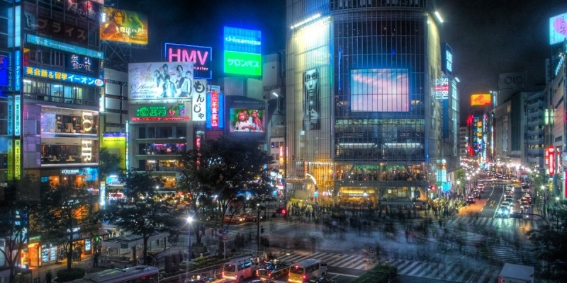 Shibuya Night (Image by Guwashi [CC BY 2.0], via Flickr)