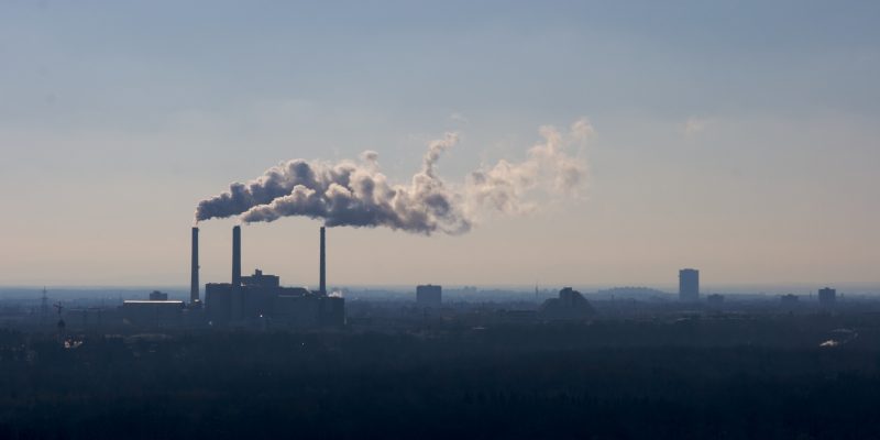 Industrie-Skyline (adapted) (Image by Nico Kaiser [CC BY-SA 2.0] via Flickr)