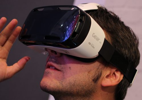 Samsung Gear VR (adapted) (Image by Maurizio Pesce [CC BY 2.0] via Flickr)