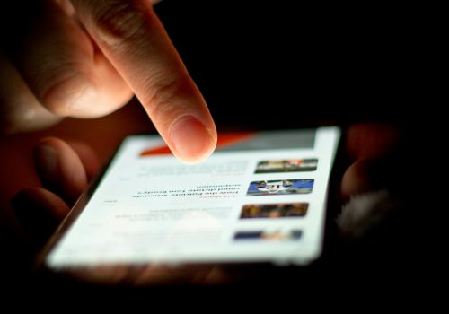 Close up of smartphone in hand (adapted) (Image by Japanexperterna.se [CC BY-SA 2.0] via flickr)