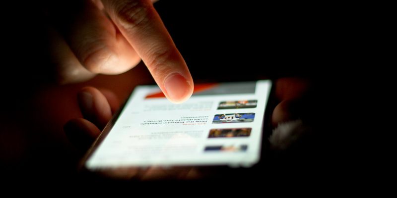 Close up of smartphone in hand (adapted) (Image by Japanexperterna.se [CC BY-SA 2.0] via flickr)