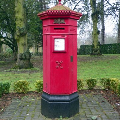GOC Leagrave to Harpenden 037 Victorian pillar box at Wardown Park, Luton (adapted) (Image by Peter O'Connor aka anemoneprojectors [CC BY-SA 2.0] via flickr)