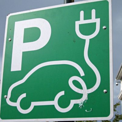 Park and charge (adapted) (Image by Justin Pickard [CC BY-SA 2.0] via flickr)
