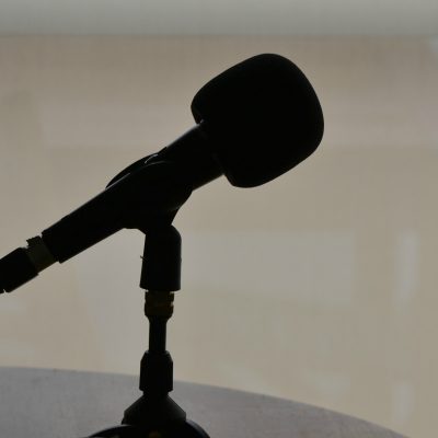 Podcasting (adapted) (Image by Nicolas Solop [CC BY 2.0] via flickr)