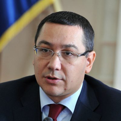 Victor Ponta la Atelierele Viitorului - Editia a III-a, Palatul Parlamentului (adapted) Image by Partidul Social Democrat [CC BY 2.0] via flickr)