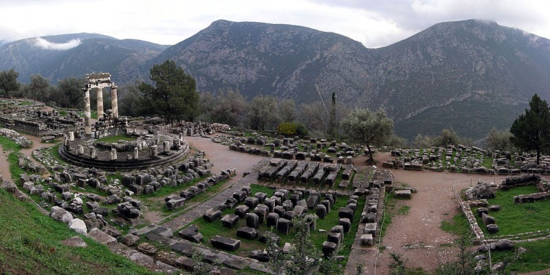 Athina Pronaia Sanctuary at Delphi (Image: Luarvick [CC BY-SA 3.0], via Wikimedia Commons)