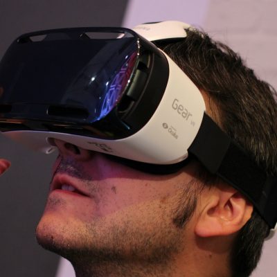 Samsung Gear VR (adapted) (Image by Maurizio Pesce [CC BY 2.0] via flickr)