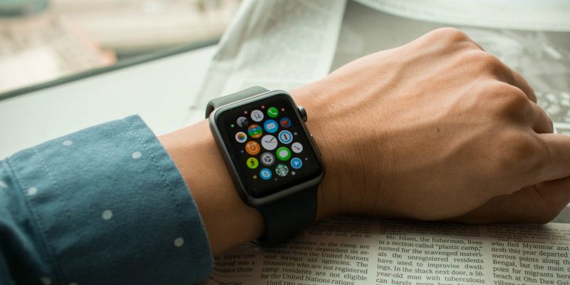 Apple Watch Sport (adapted) (Image by LWYang Folgen [CC BY 2.0] via flickr)