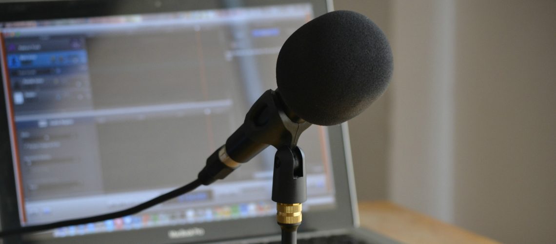 Podcasting (adapted) (Image by Nicolas Solop [CC BY 2.0] via flickr)