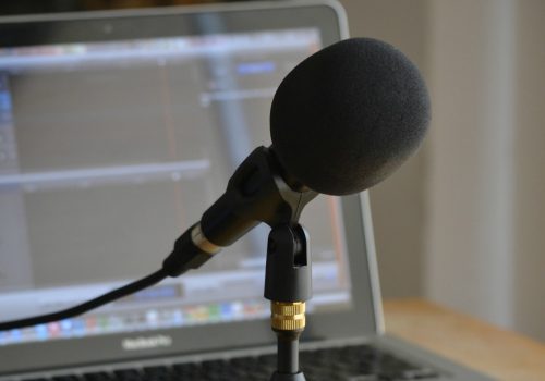 Podcasting (adapted) (Image by Nicolas Solop [CC BY 2.0] via flickr)