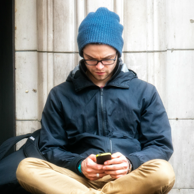 Texting on a Friday (adapted) (Image by Garry Knight [CC BY 2.0] via flickr)