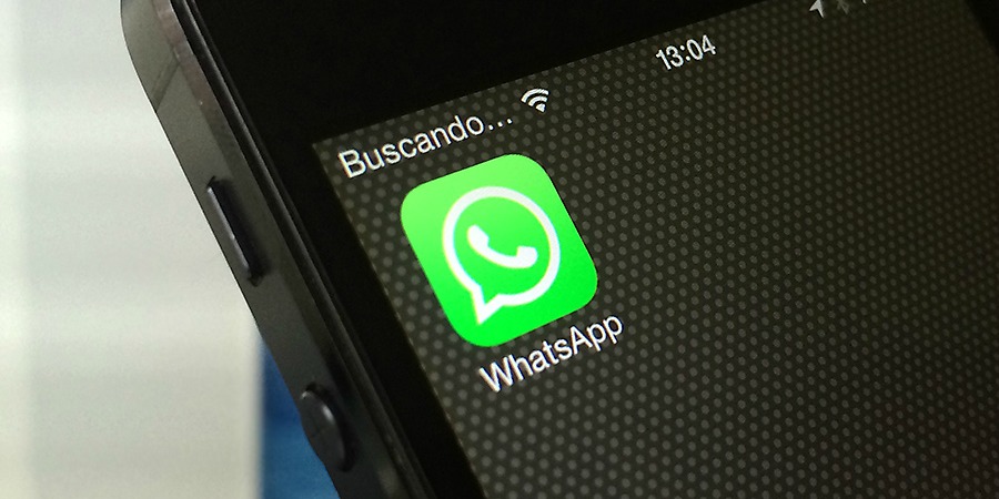 WhatsApp iOS (adapted) (Image by Álvaro Ibáñez [CC BY 2.0] via flickr)
