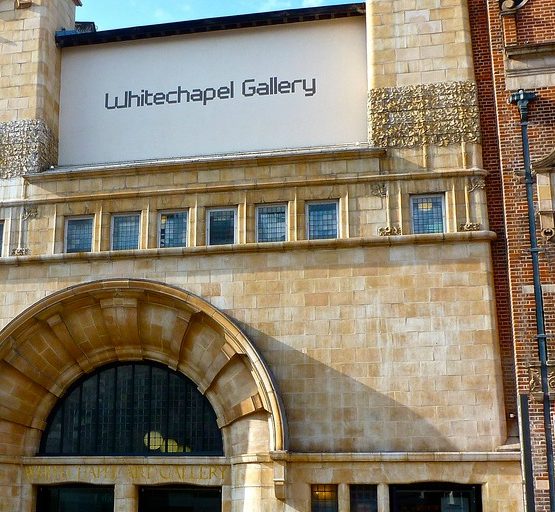 The Whitechapel Gallery (adapted) (Image by Herry Lawford [CC BY 2.0] via flickr)