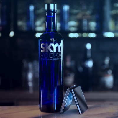 Flasche_Smartphone (Image by Skyy Vodka)