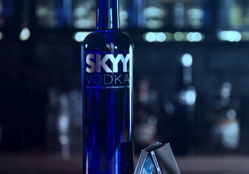 Flasche_Smartphone (Image by Skyy Vodka)