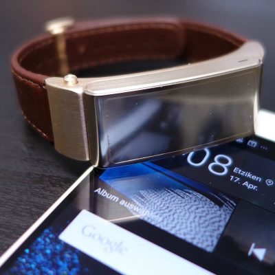 Huawei P8 & Talkband Launch in London - Hands-On (adapted) (Image by Martin @pokipsie Rechsteiner [CC BY-SA 2.0] via flickr)