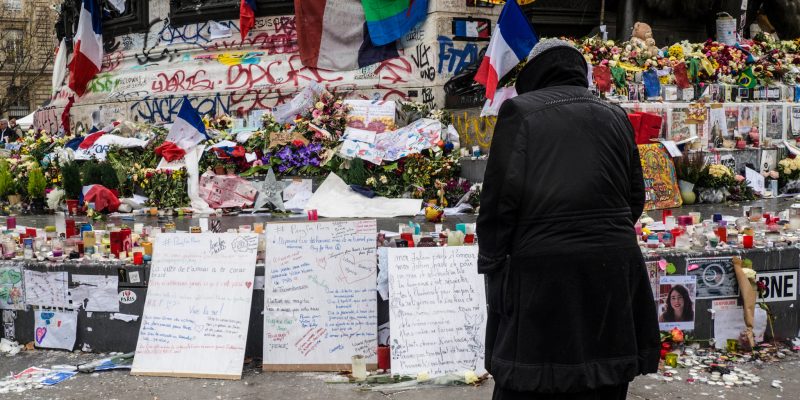 Paris im November 2015 (adapted) (Image by Marc Barkowski [CC BY 2.0] via Flickr)