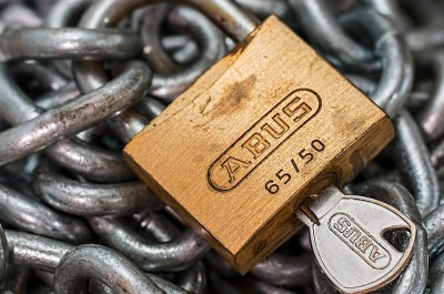 Schloss (image by stevebp [CC0 Public Domain] via Pixabay)new