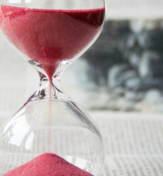 hourglass (adapted) (Image by nile [CC0 Public Domain] via Pixabay)