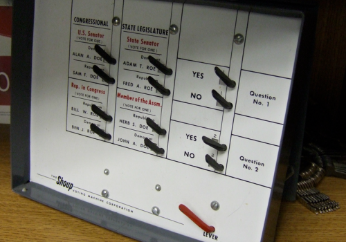 Another old Shoup voting machine (adapted) (Image by Joe Hall [CC BY 2.0] via flickr)