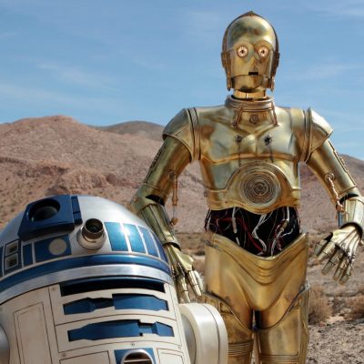 Artoo and Threepio-Desert-Promo--V1 (Image by Gordon Tarpley [CC by 2.0] via flickr)