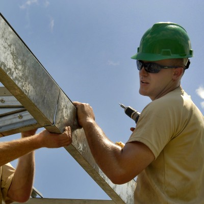 Builder (Image by skeeze [CC0] via pixabay