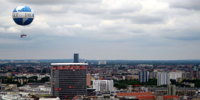 Die Welt Balloon over Berlin (Image by Thomasz Sienicki [CC BY 3.0] via Wikimedia Commons)