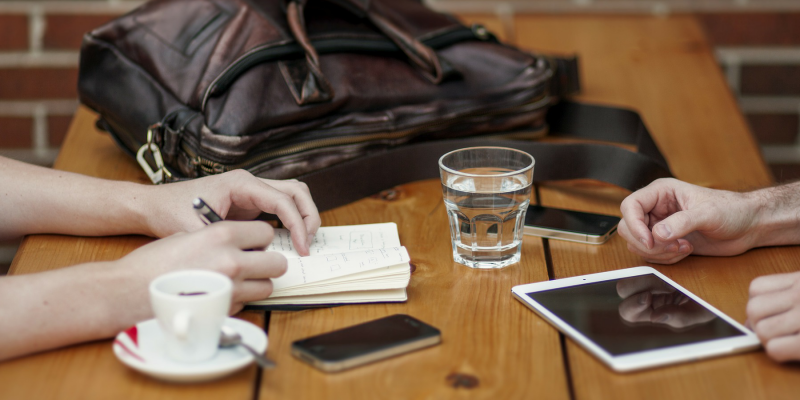 Geschäftspartner (Image by Unsplash (CC_Public Domain) via Pixabay)