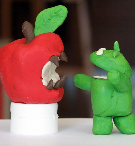 The raging battle between Apple's iPhone and Google's Android (adapted) (Image by Tsahi Levent Levi [CC BY-SA 2.0] via Flickr)