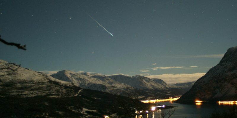 Stars are falling from the sky (adapted) (Image by Michael Pollak [CC BY 2.0] via Flickr)