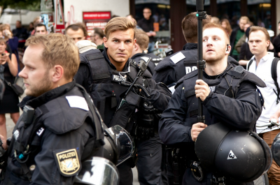 #Ohlauer Räumung Protest 27.06.14 Wiener Ohlauer Straße (adapted) (Image by mw238 [CC BY-SA 2.0] via flickr)